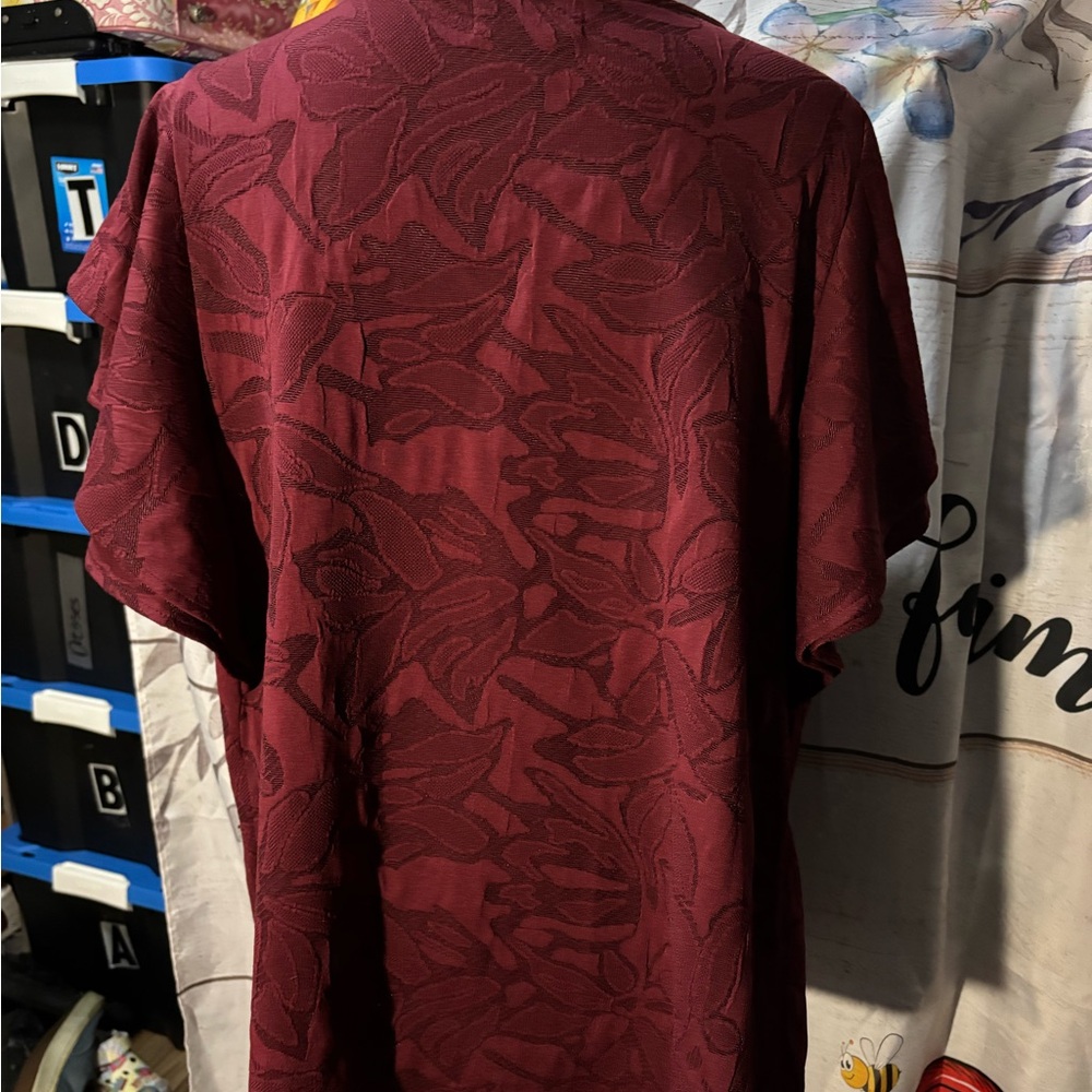 Maroon shirt with pattern - Picture 2 of 5